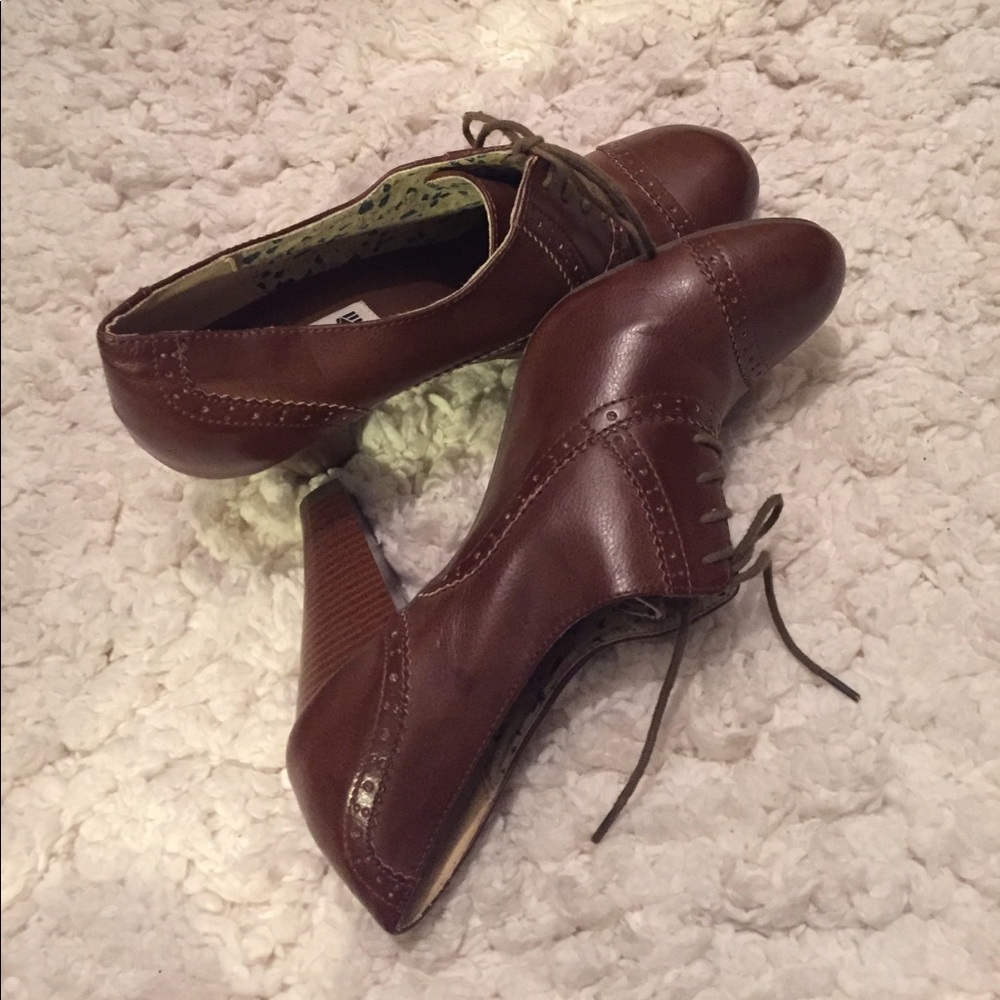 American eagle size 11 brown vintage heels