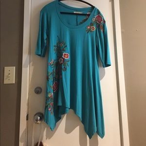 Embroidered tunic. Aqua blue. Elbow length sleeves