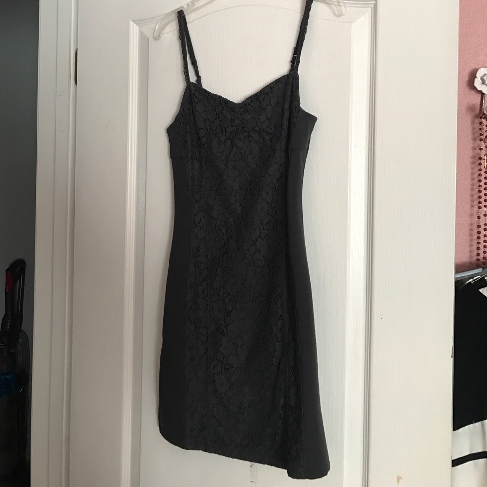 Bodycon grey lace dress