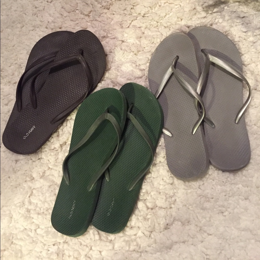 Lightly worn size 11 old navy flip flops $10