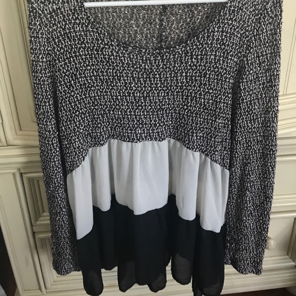 Black and white flowy tunic