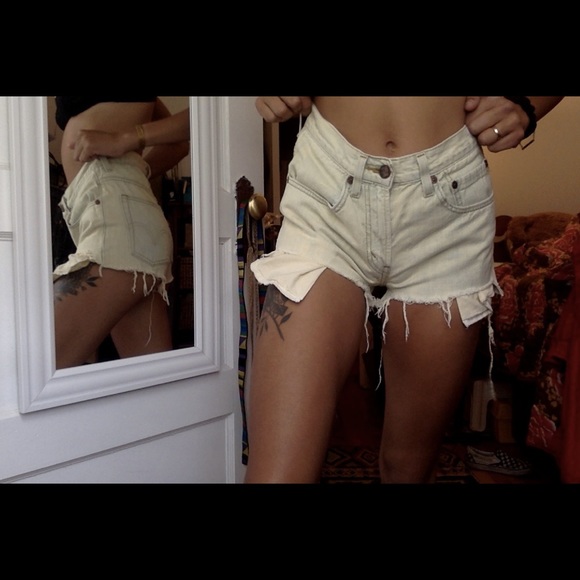 Vintage Levi Shorts - Picture 1 of 2