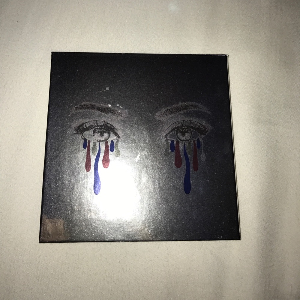 LIMITED EDITION KYLIE COSMETICS HOLIDAY PALETTE