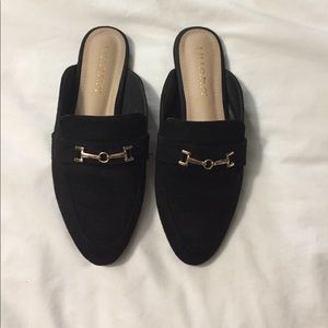 Chic black faux suede w/ gold detail loafers