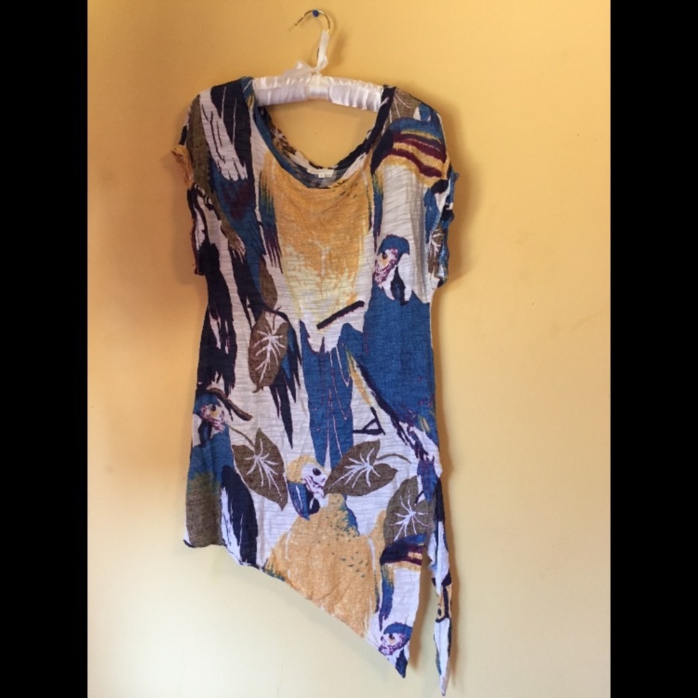 Long asymmetrical t-shirt