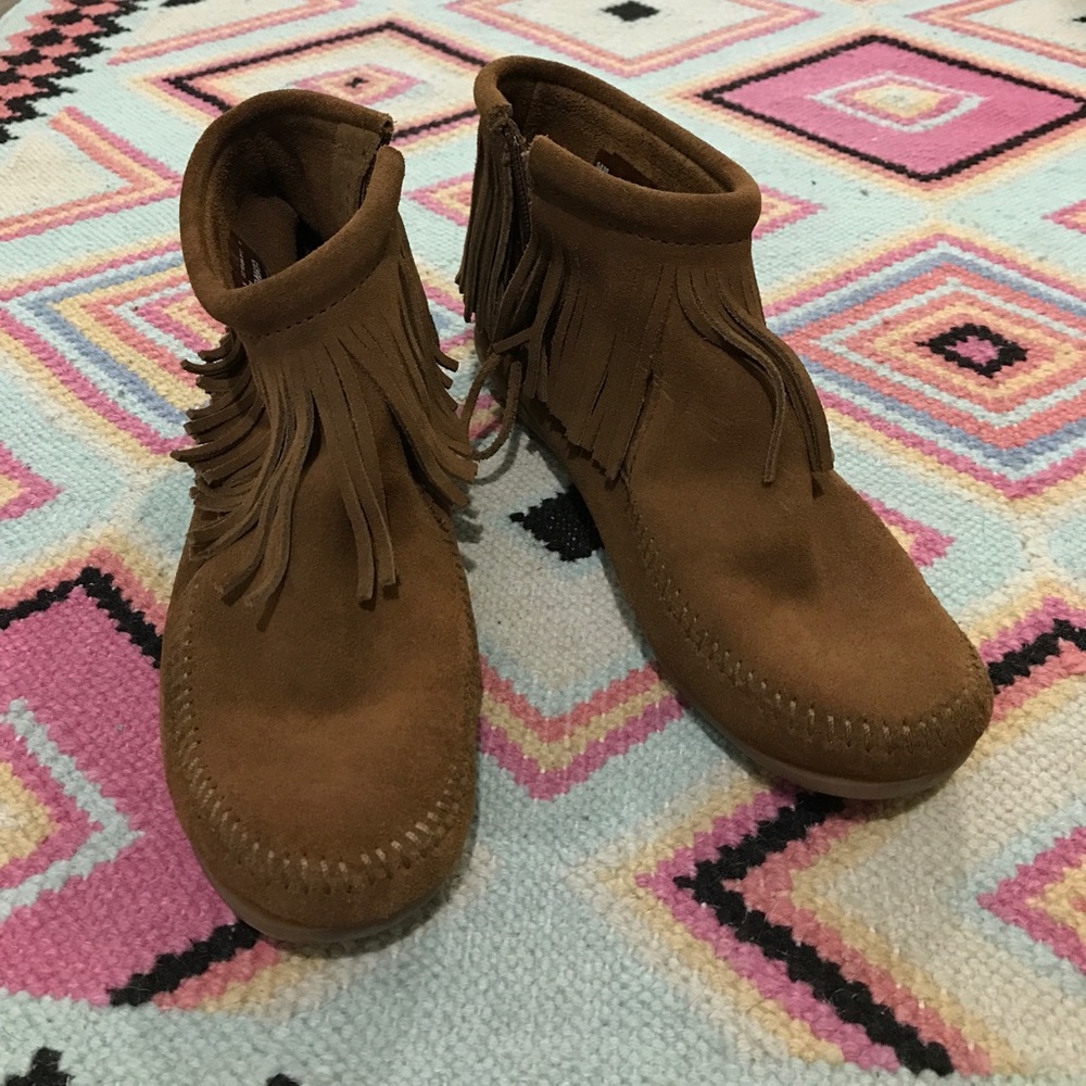 Not Worn, Minnetonka Fringe Side-zip Booties
