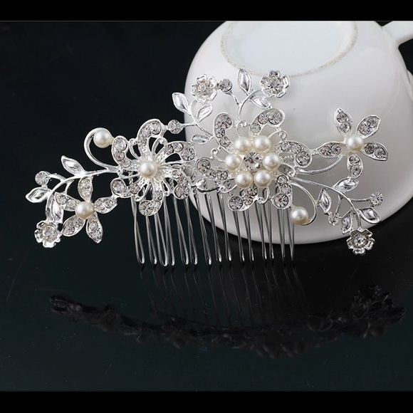 Wedding crystal hair comb - Picture 4 of 6