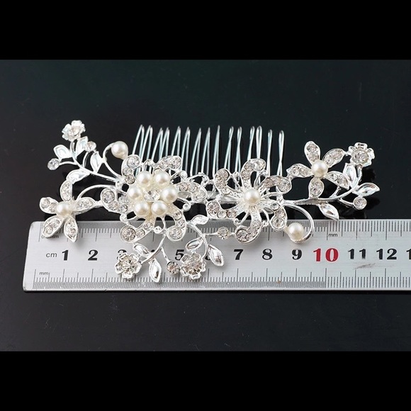 Wedding crystal hair comb - Picture 5 of 6