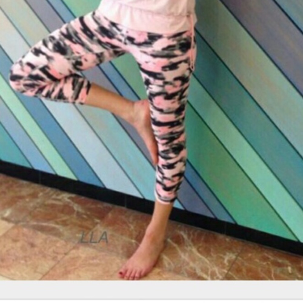 Lululemon denim-feel gorgeous crop leggings