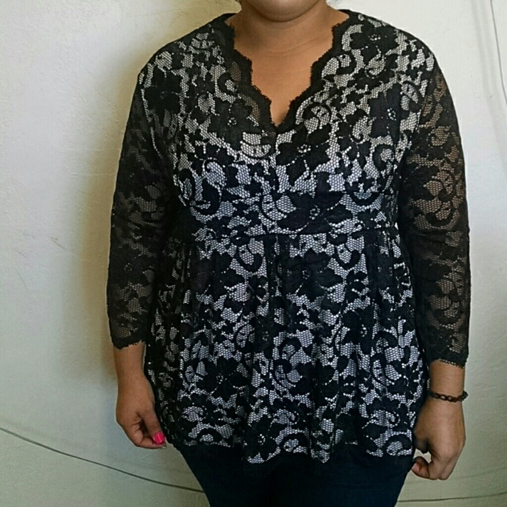 PLUS Lovely Lace Top Read Sizing in Description