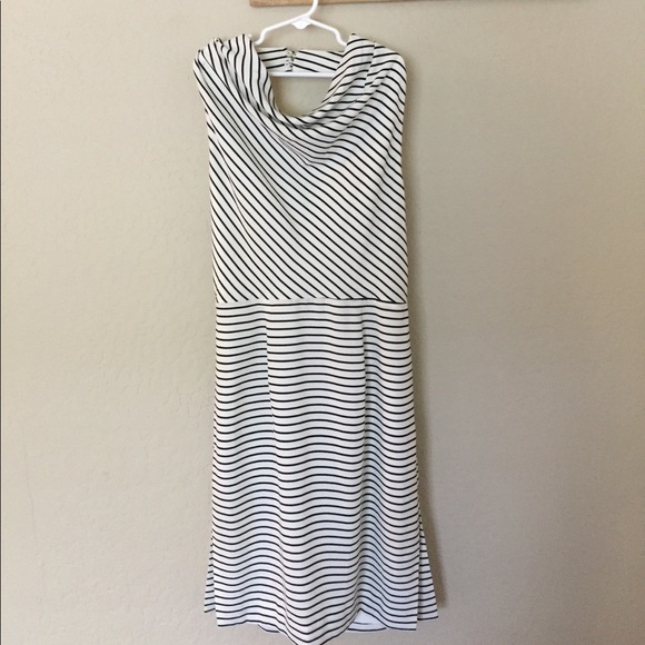 Open back striped dress - Picture 2 of 3