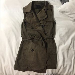 Army green utility vest in small