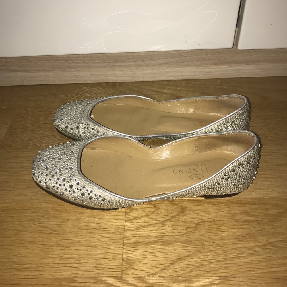 STUNNING VALENTINO FLATS