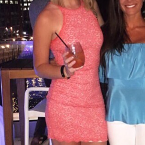 Form fitted hot pink lace dress - Picture 3 of 3