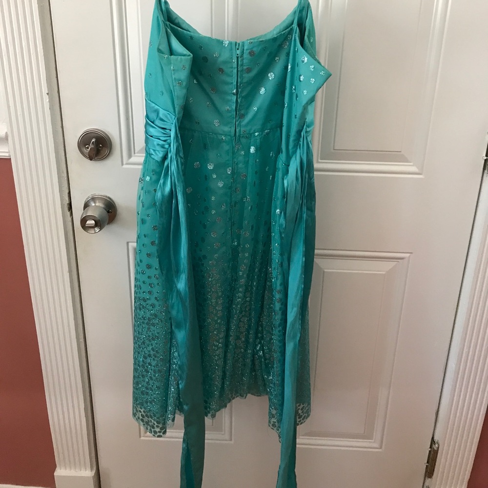 Dress - Picture 3 of 3