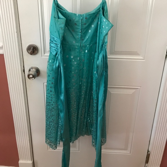 Dress - Picture 3 of 3