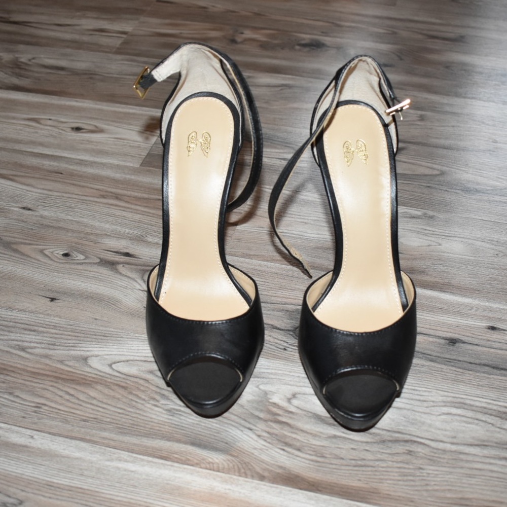 Angel Heels - Picture 2 of 3
