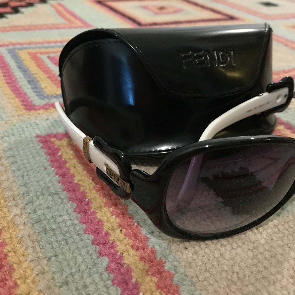 Fendi FS 382 Authentic Buckle Sunglasses.