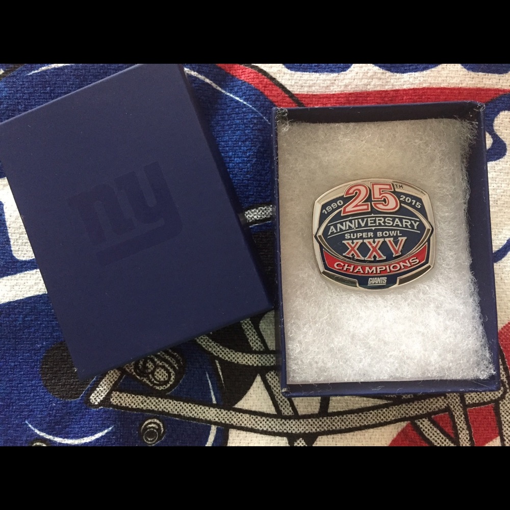 Giants Super Bowl Lapel pin