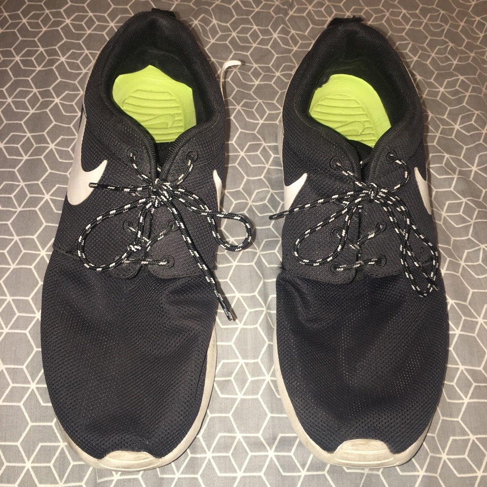 Women's Black Nike Roshe sz 10