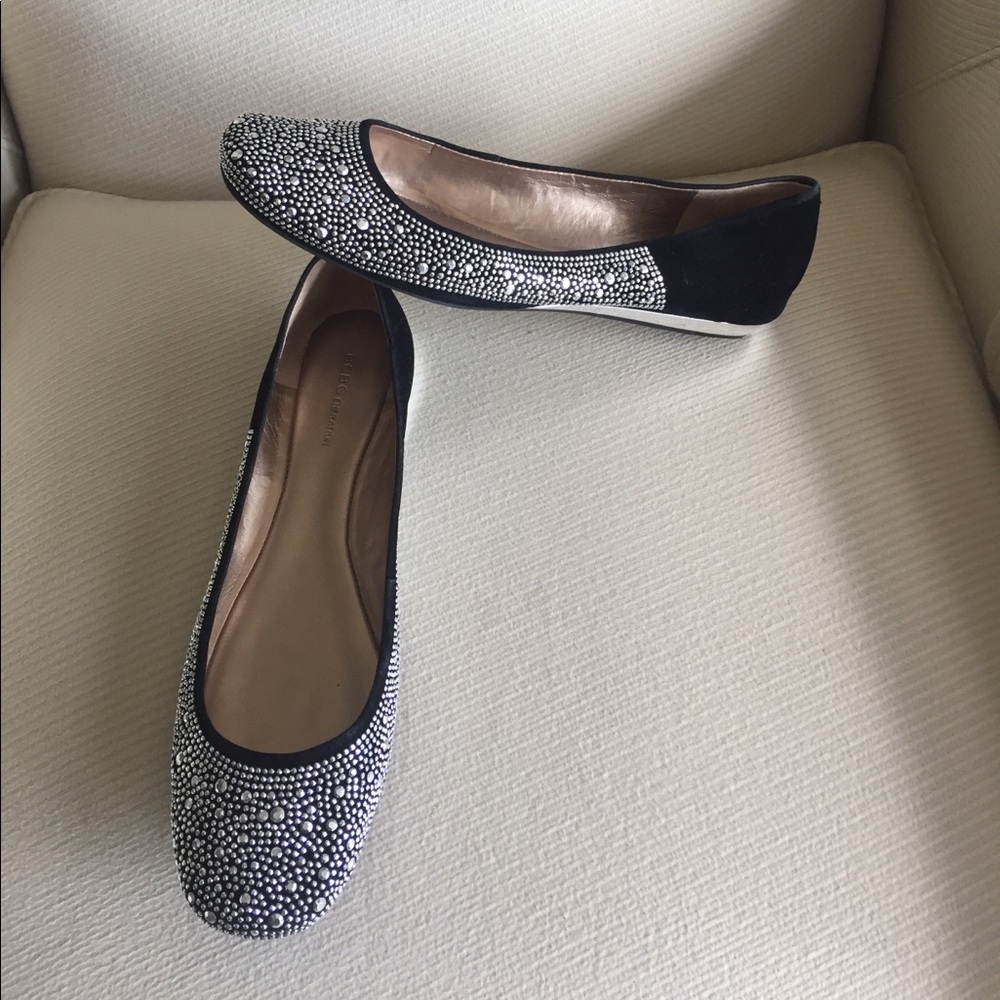 Gorgeous BCBG silver studded flats