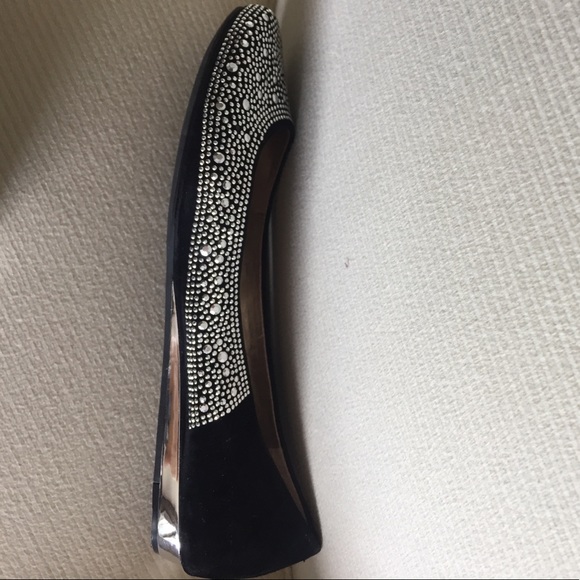 Gorgeous BCBG silver studded flats - Picture 2 of 4