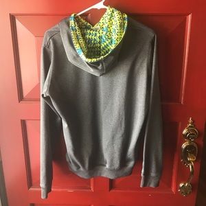 Under Armour Tops - UA Sweatshirt Under Armour Tops - UA Sweatshirt