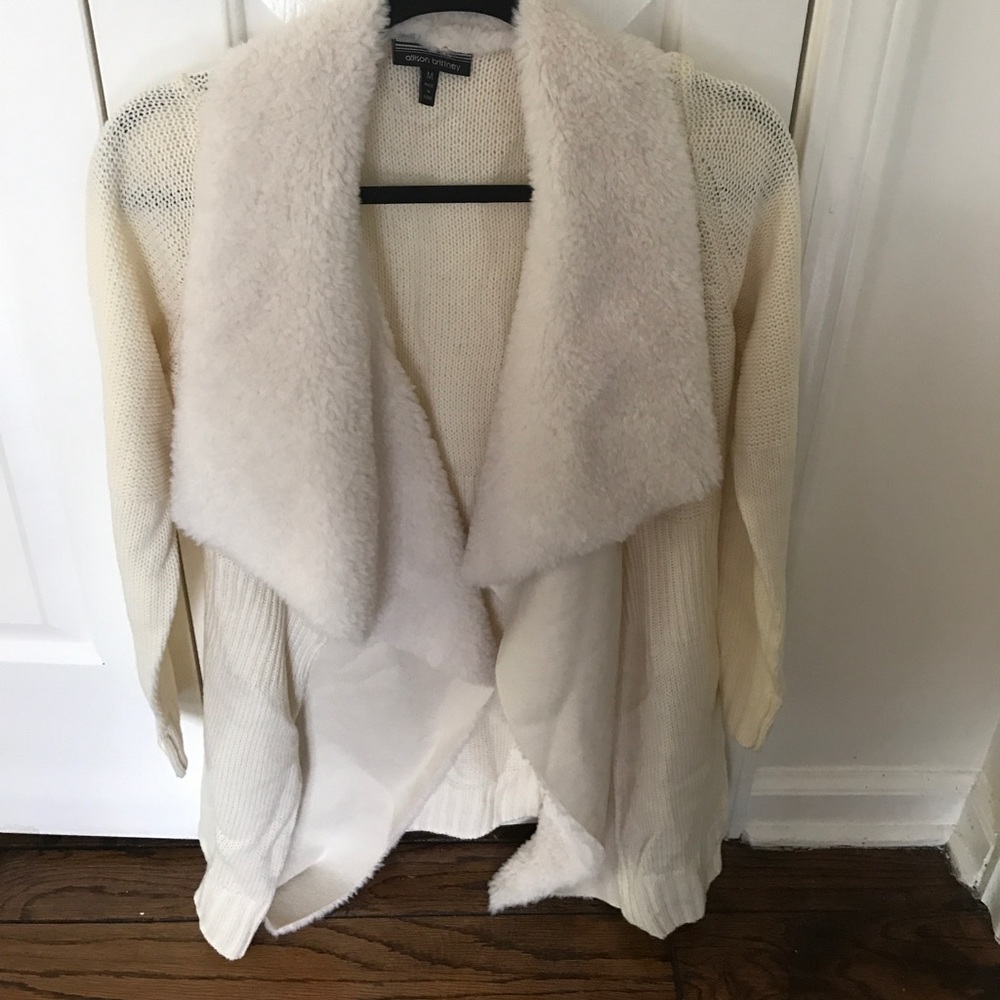 Off white cardigan with fur collar!