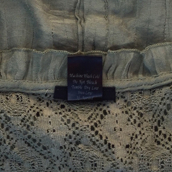 VARGA Sweet and Cool 60% Cotton/40% Rayon Blouse! - Picture 6 of 7