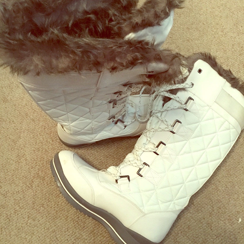 Almost to the knee aldo snow boots !