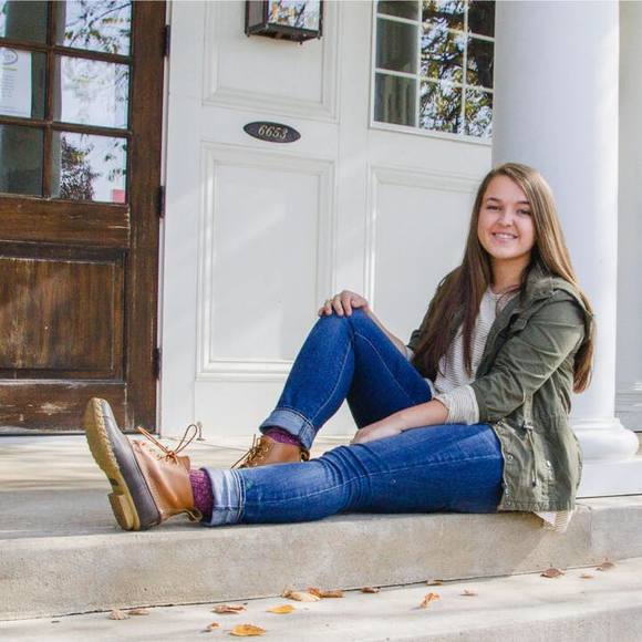 Meet your Posher, Emma - Picture 1 of 1