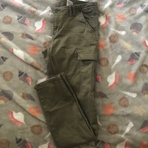 H and m green pants