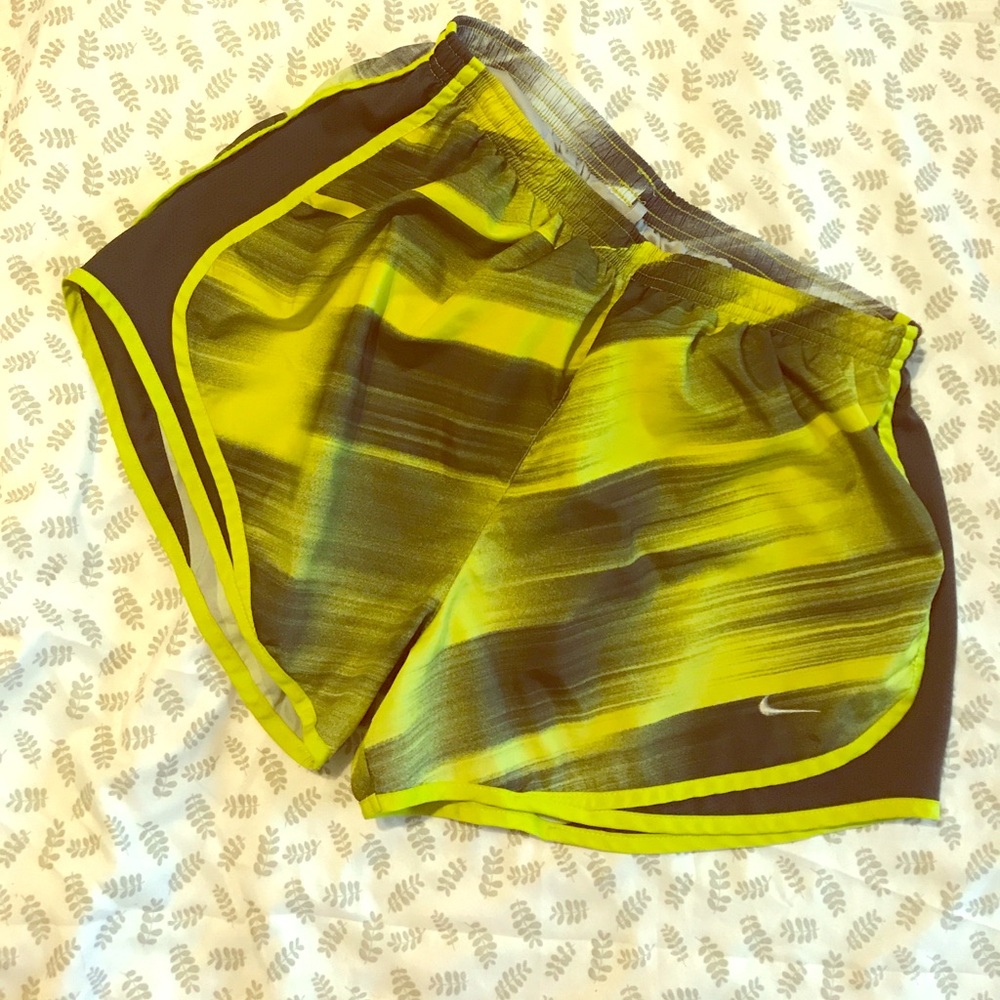 NIKE ATHLETIC SHORTS ❤️