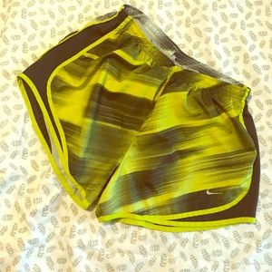 NIKE ATHLETIC SHORTS ❤️