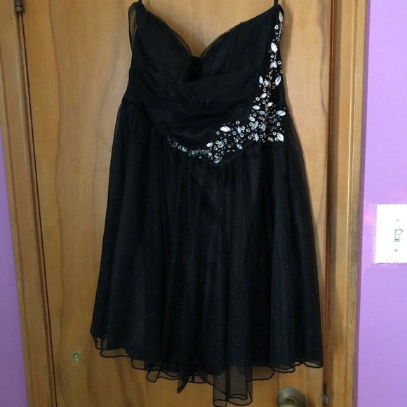 Strapless black homecoming dress - Picture 2 of 5