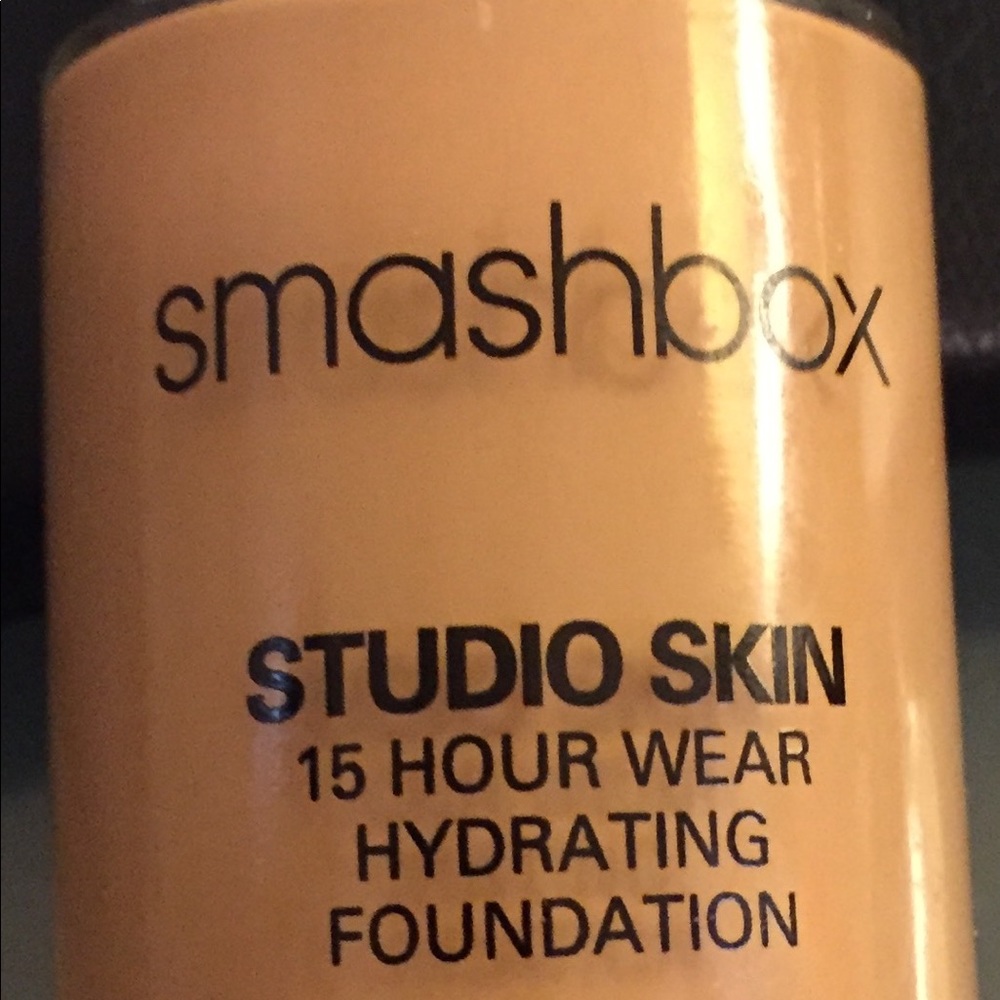Smashbox Studio Skin 15 hr wear  foundation