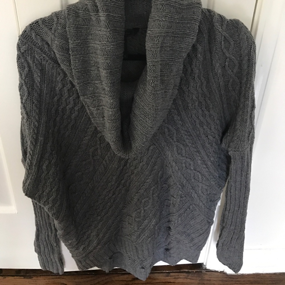 Grey cable knit sweater!