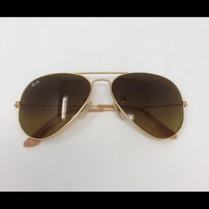Ray-Ban Original Aviator Gold Matte Sunglasses.