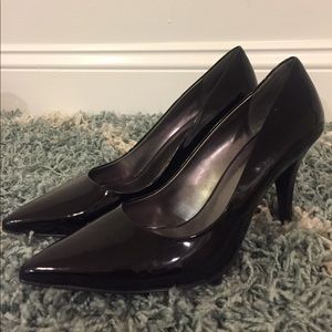 Classic black patent pointed toe pumps