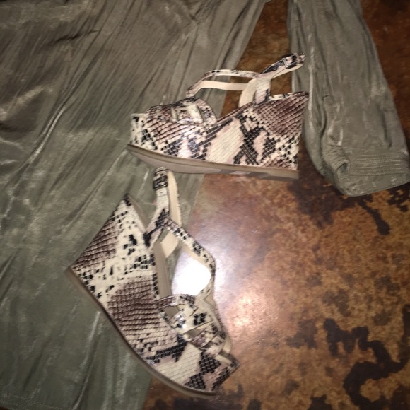 Olive green Miilla Clothing dress - Picture 5 of 6