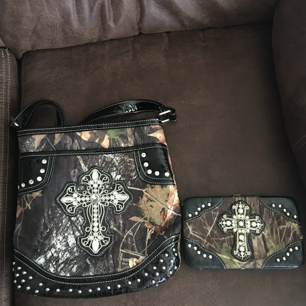 Camo purse and matching wallet