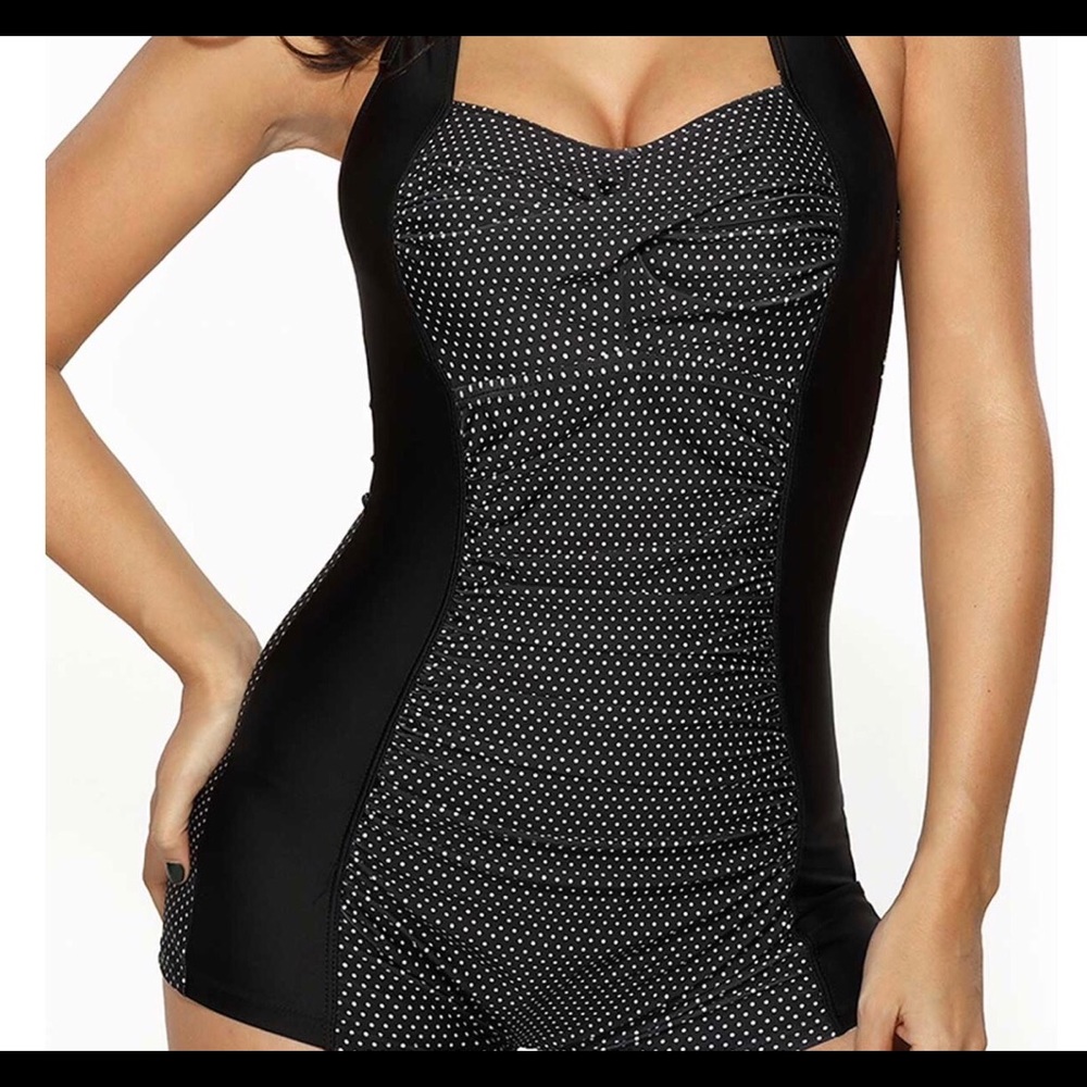 ✨NEW✨ 50's inspired polka-dot swimsuit