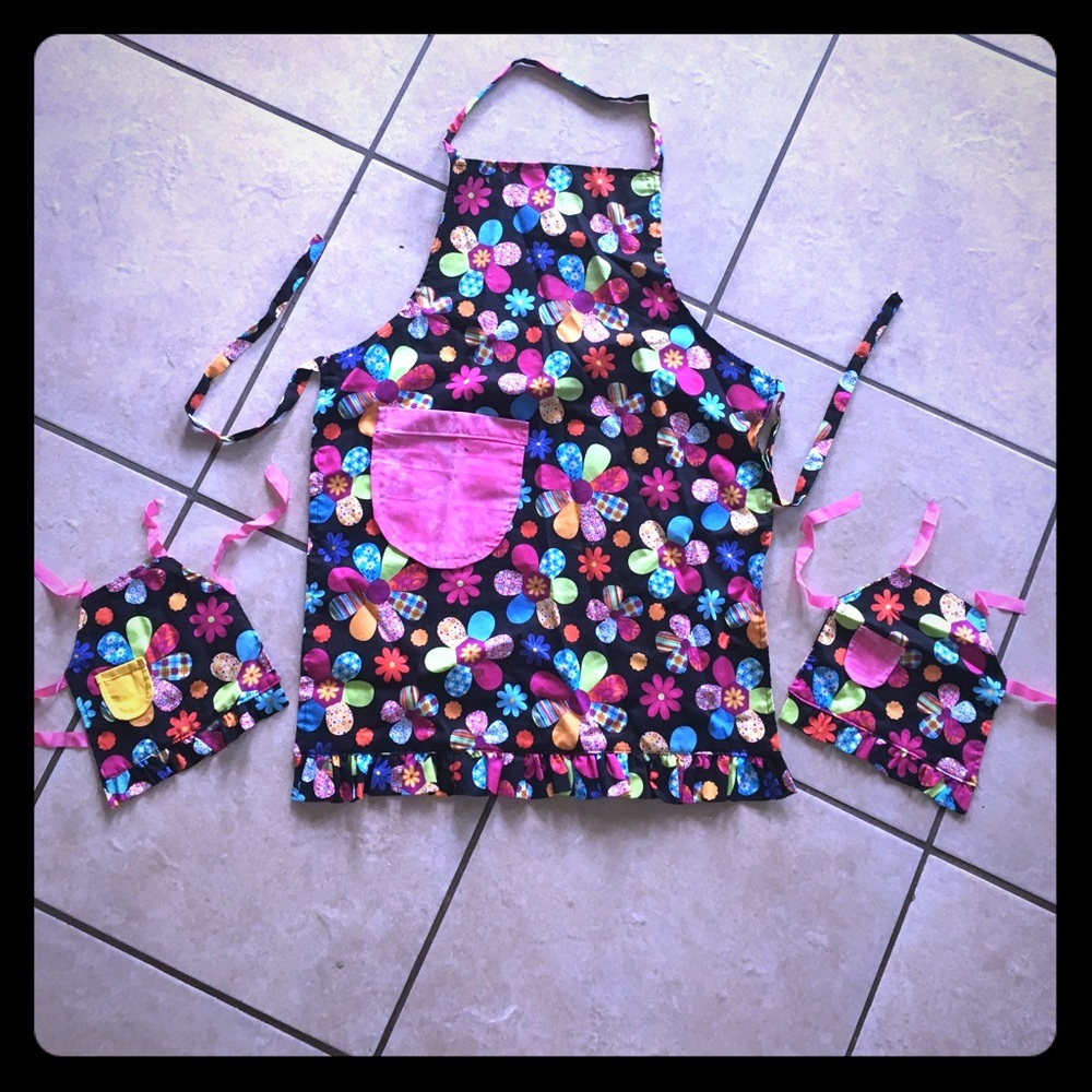 🌸Matching Girls/Dolls Aprons