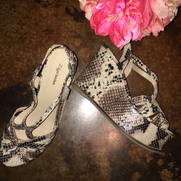 Faux python wedges - Picture 4 of 5