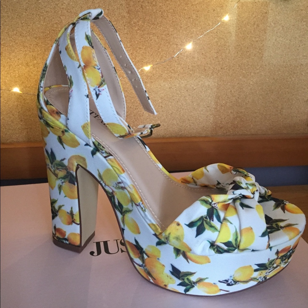 BRAND NEW Summer Lawren Lemon Pumps! 🍋