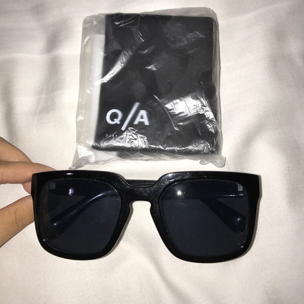 BRAND NEW QUAY SUNGLASSES