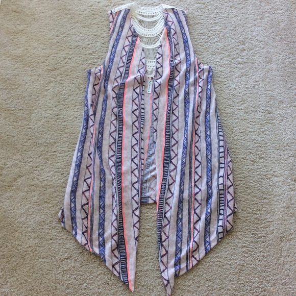 🍁1 SMALL🍁Aztec Print, Crochet Back Open Cardigan - Picture 3 of 5