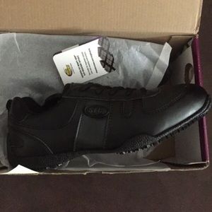 Slip resistant shoes