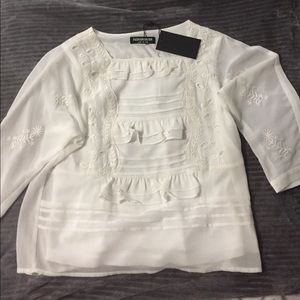 Beautiful white long sleeve w/ embroidered detail