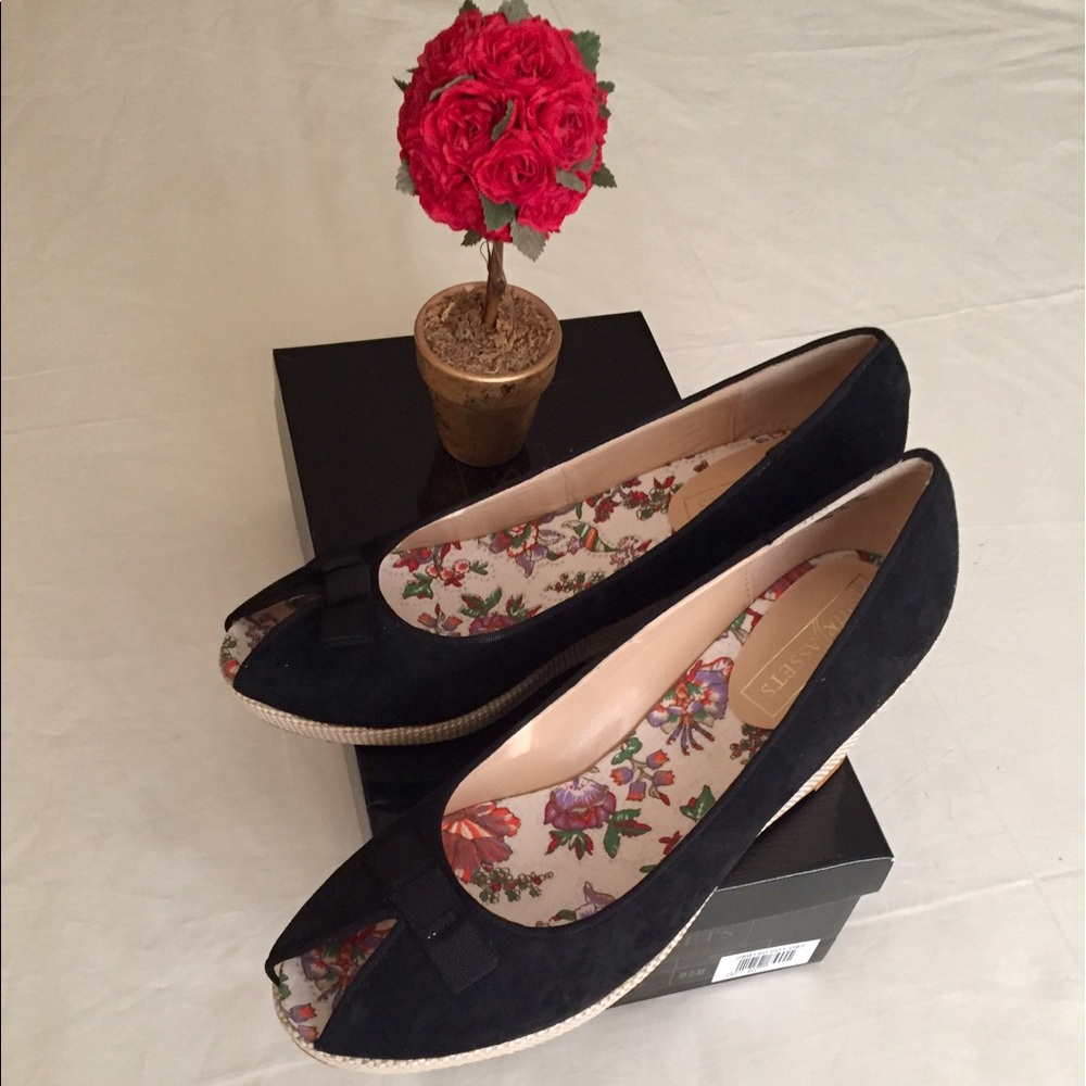 BNIB: Black peep toe espadrilles